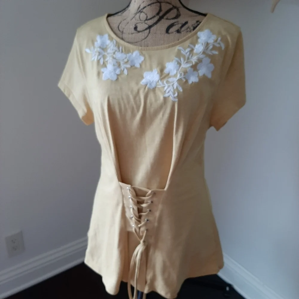 INTERNATIONAL CONCEPTS EMBROIDERED TEE - Picture 10 of 15